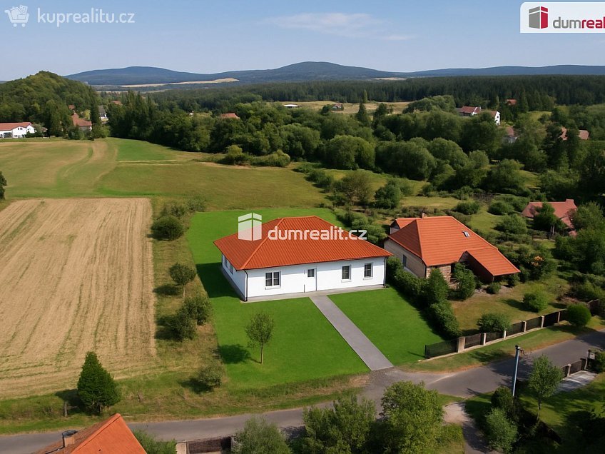 Prodej  stavebního pozemku 1218 m^2 Běštín, Běštín 