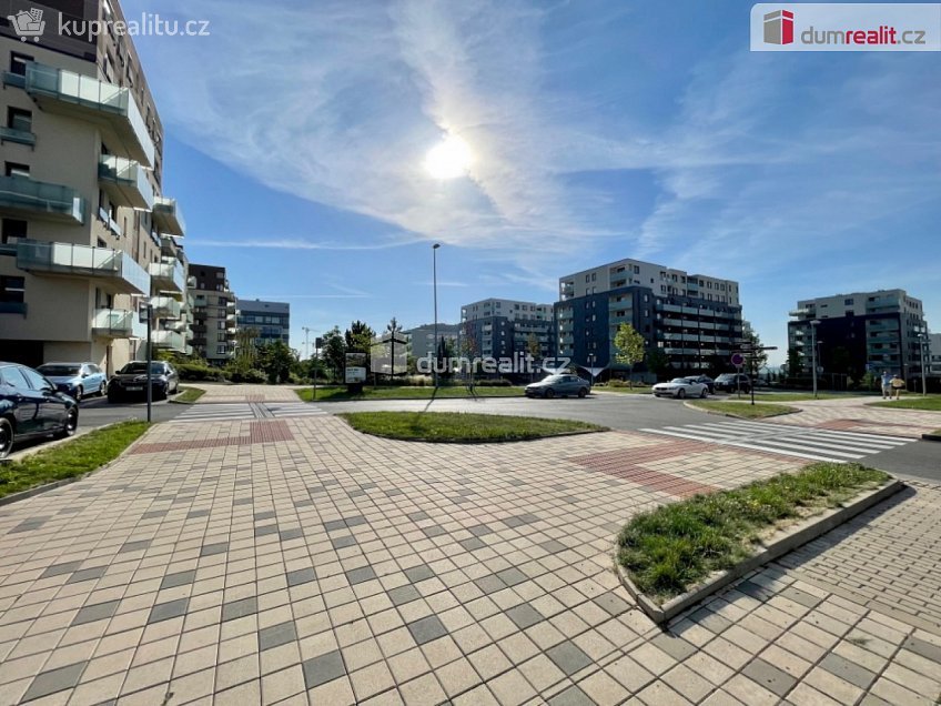 Pronájem bytu 2+kk 57 m^2 Svitákova, Praha 13 