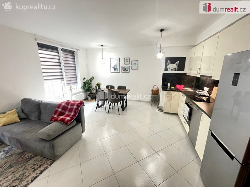 Pronájem bytu 2+kk 57 m^2 Svitákova, Praha 13 