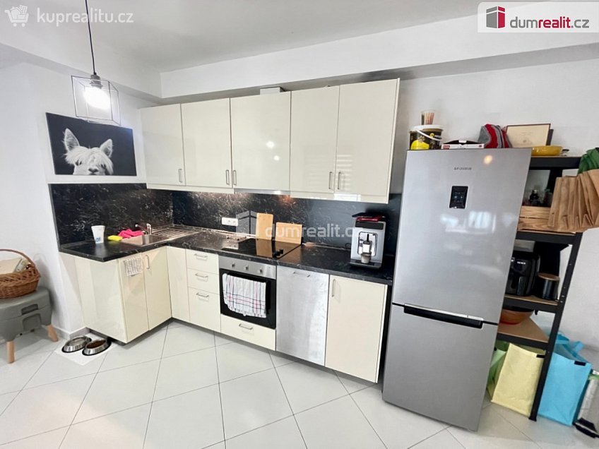 Pronájem bytu 2+kk 57 m^2 Svitákova, Praha 13 