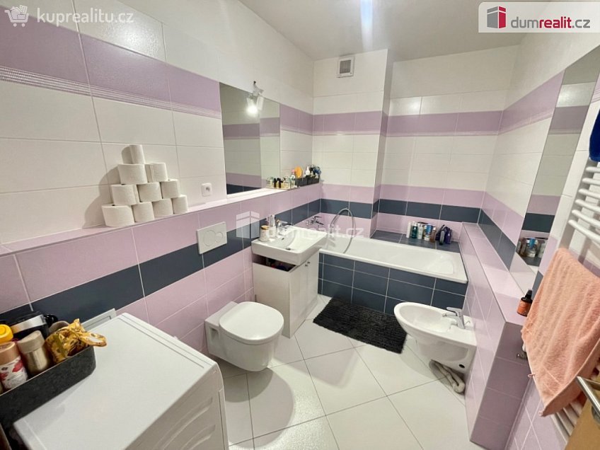 Pronájem bytu 2+kk 57 m^2 Svitákova, Praha 13 