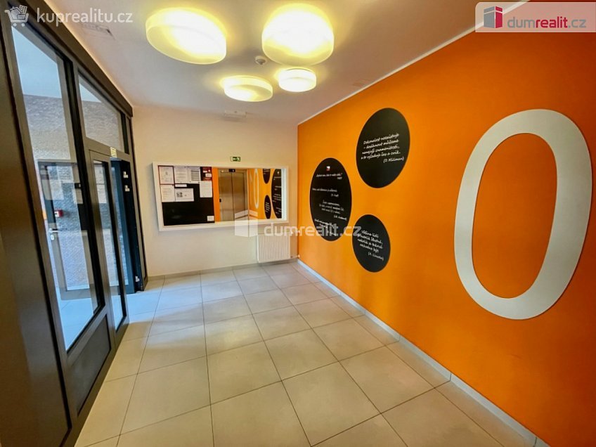 Pronájem bytu 2+kk 57 m^2 Svitákova, Praha 13 