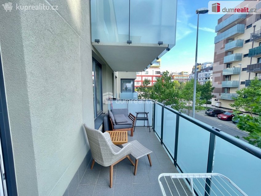 Pronájem bytu 2+kk 57 m^2 Svitákova, Praha 13 