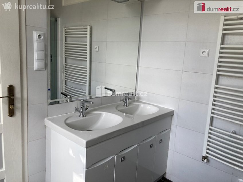 Prodej  vily 960 m^2 U ozdravovny, Senohraby 