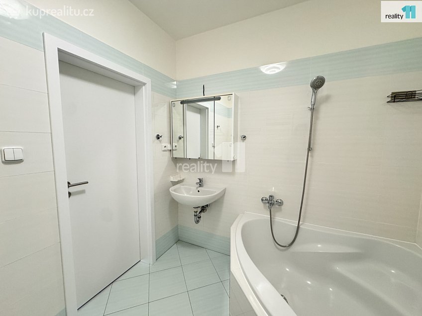 Pronájem bytu 2+kk 60 m^2 Pavla Beneše, Praha 18 