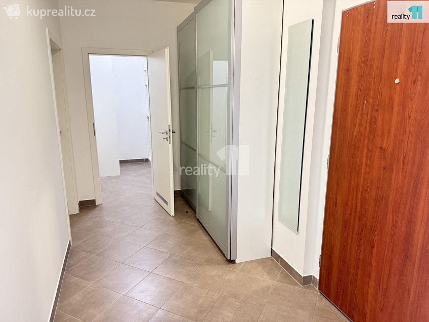 Pronájem bytu 2+kk 60 m^2 Pavla Beneše, Praha 18 