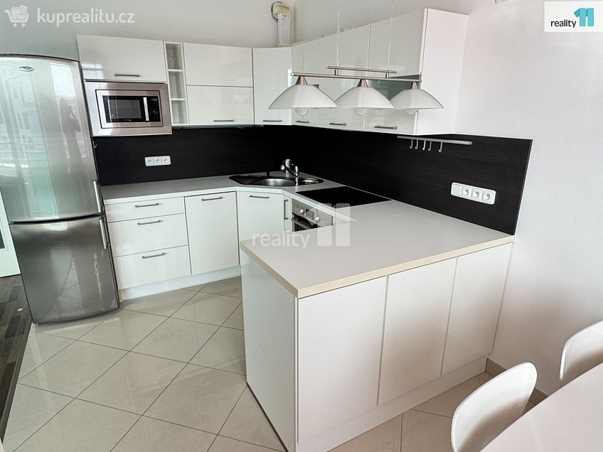 Pronájem bytu 2+kk 60 m^2 Pavla Beneše, Praha 18 