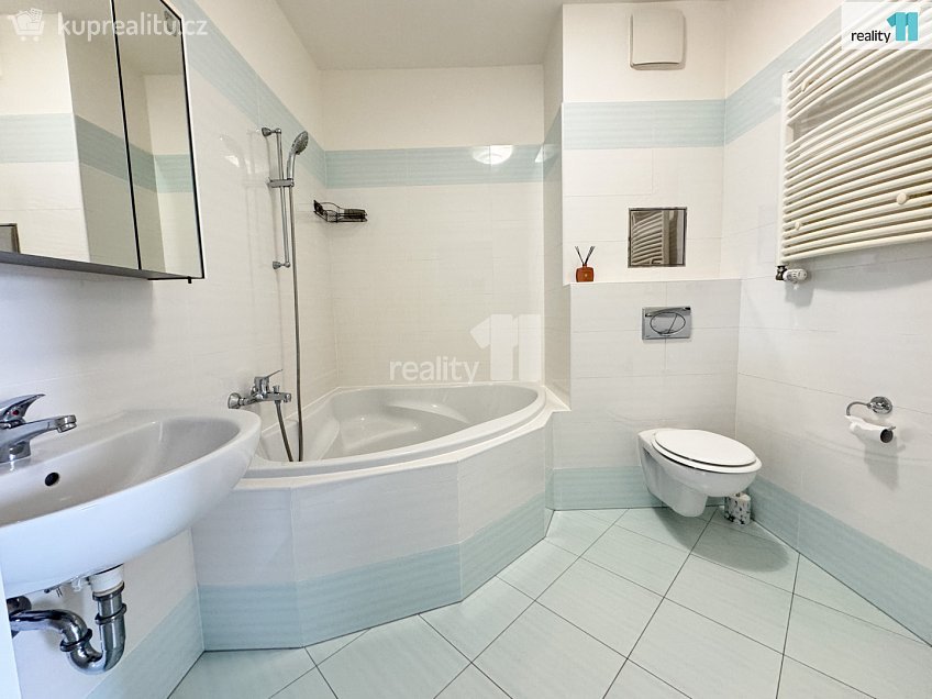 Pronájem bytu 2+kk 60 m^2 Pavla Beneše, Praha 18 