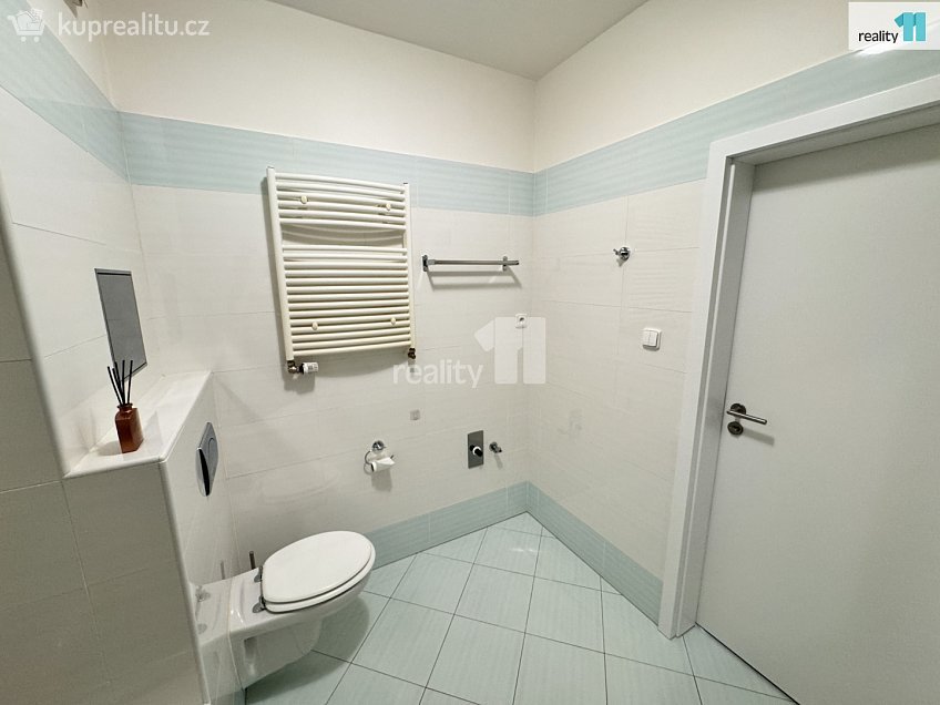 Pronájem bytu 2+kk 60 m^2 Pavla Beneše, Praha 18 