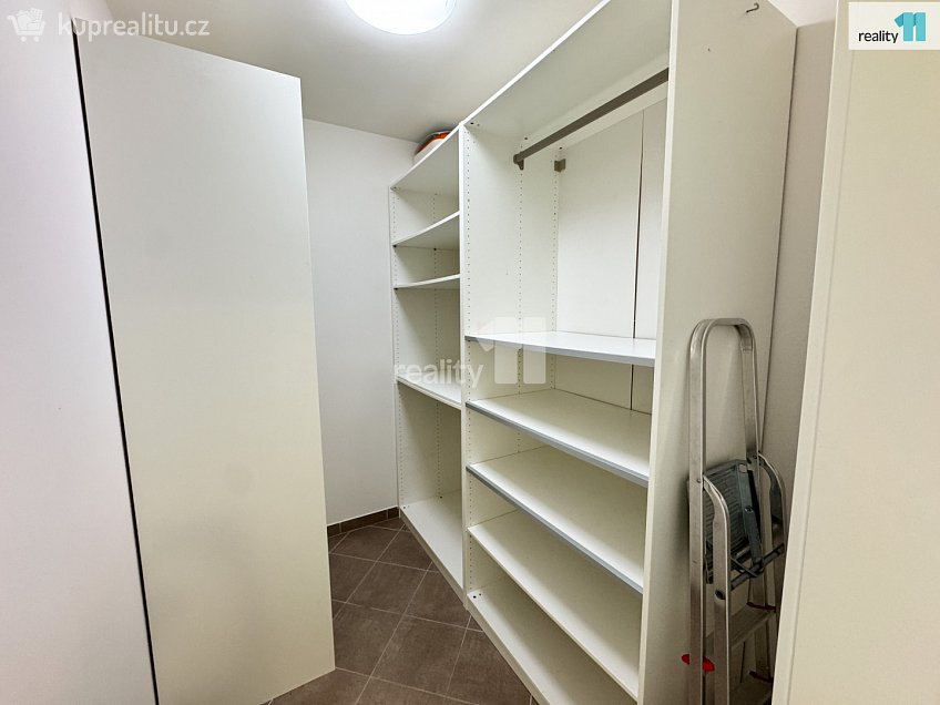 Pronájem bytu 2+kk 60 m^2 Pavla Beneše, Praha 18 