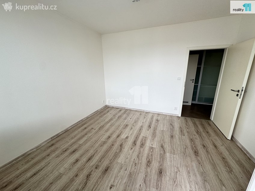 Pronájem bytu 2+kk 60 m^2 Pavla Beneše, Praha 18 
