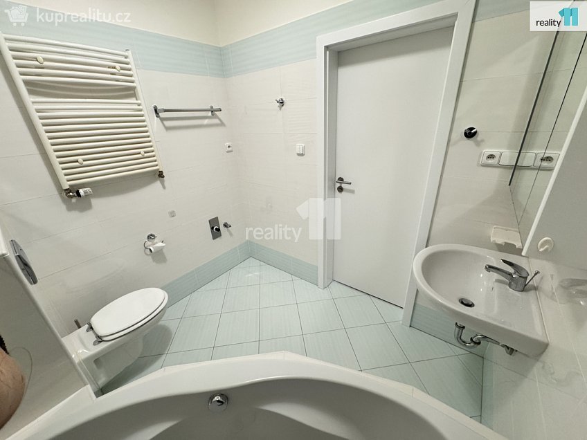 Pronájem bytu 2+kk 60 m^2 Pavla Beneše, Praha 18 