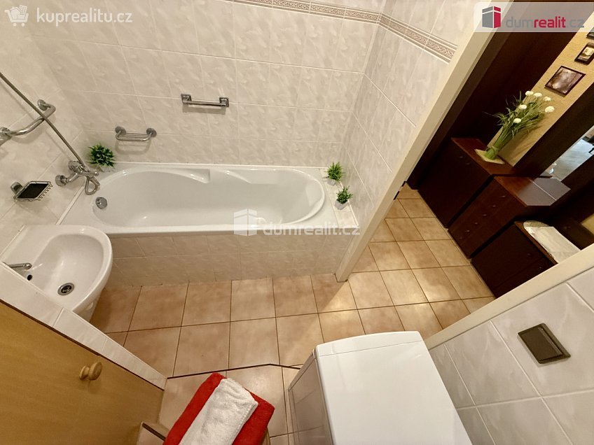 Pronájem bytu 2+kk 45 m^2 Petýrkova, Praha 11 