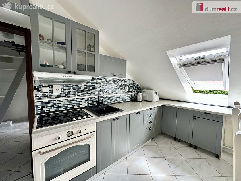 Pronájem bytu 2+1 55 m^2 Kollárova, Ostrov 