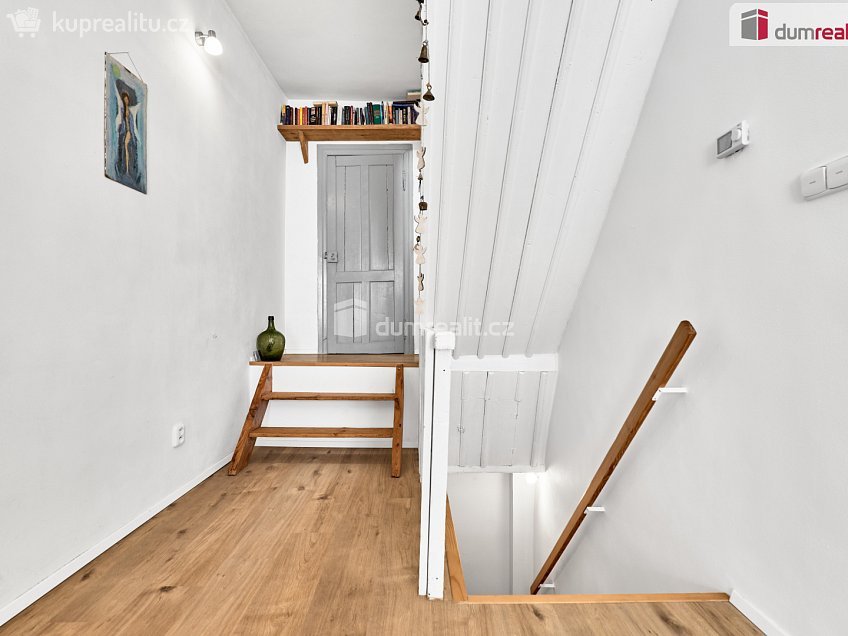 Prodej  rodinného domu 100 m^2 Žižkova, Ostrov 