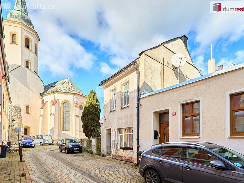 Prodej  rodinného domu 100 m^2 Žižkova, Ostrov 