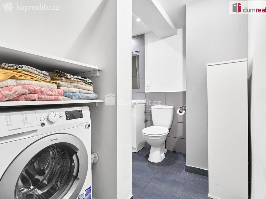 Prodej  rodinného domu 100 m^2 Žižkova, Ostrov 