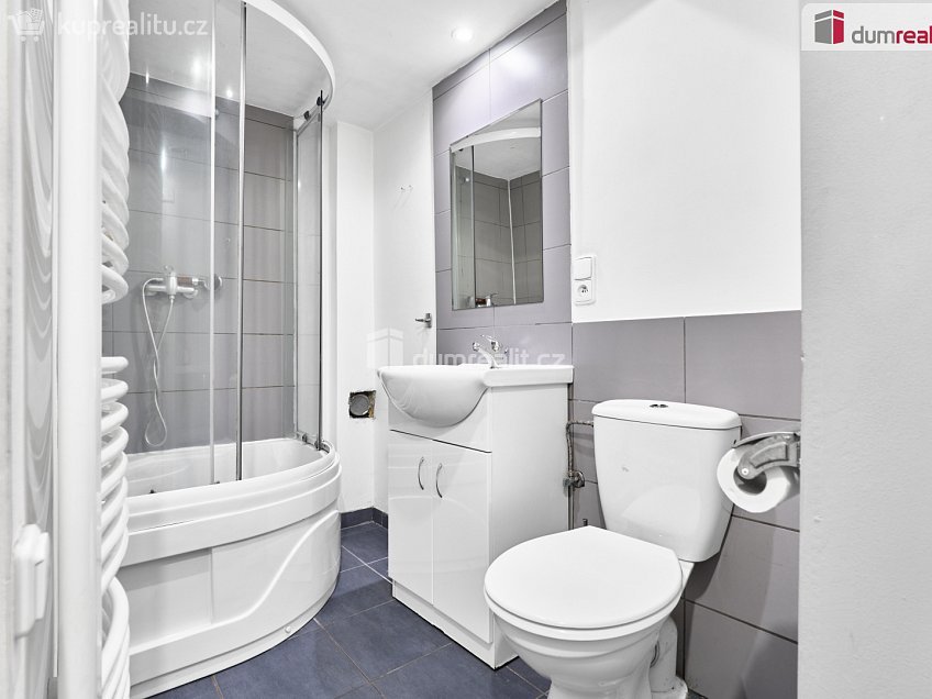 Prodej  rodinného domu 100 m^2 Žižkova, Ostrov 