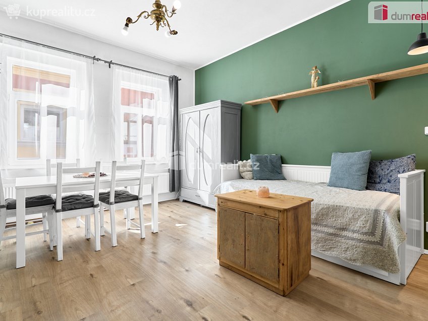 Prodej  rodinného domu 100 m^2 Žižkova, Ostrov 