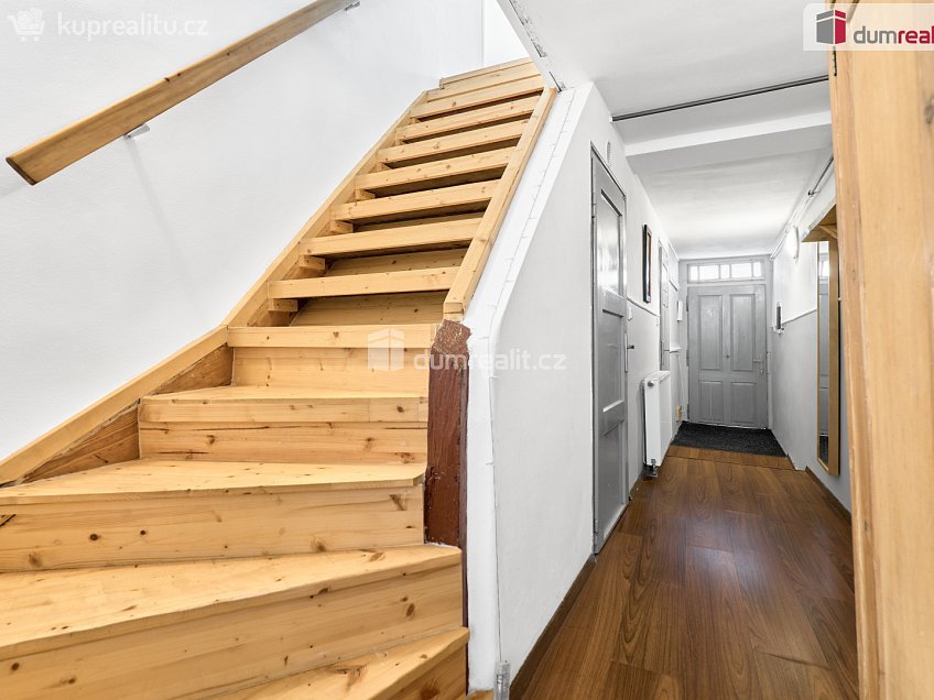 Prodej  rodinného domu 100 m^2 Žižkova, Ostrov 