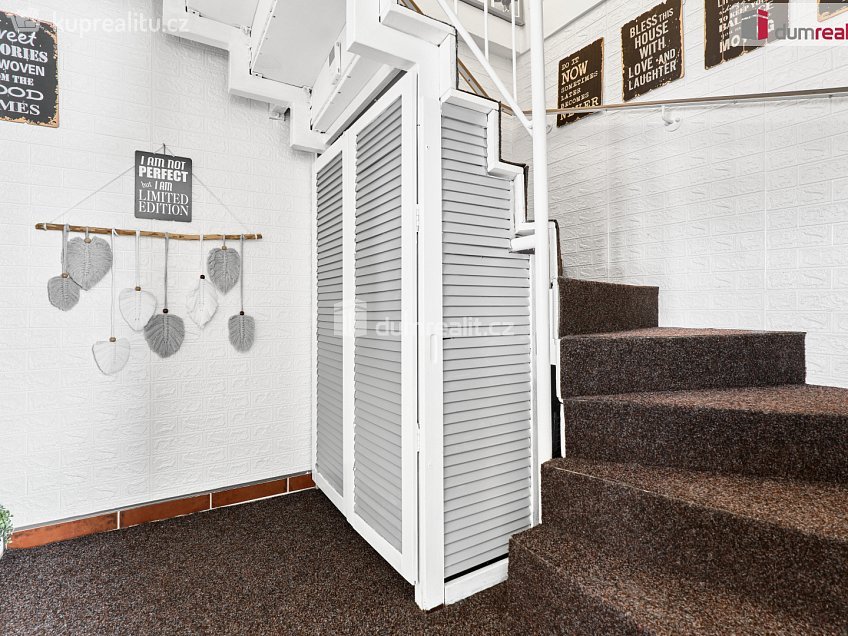 Prodej  rodinného domu 340 m^2 Krušnohorská, Ostrov 