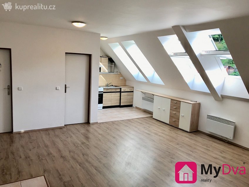 Pronájem bytu 3+kk 78 m^2 Růžová, Oslavany 