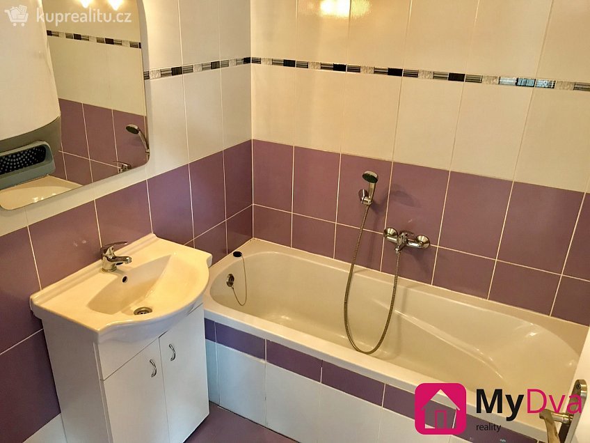 Pronájem bytu 3+kk 78 m^2 Růžová, Oslavany 