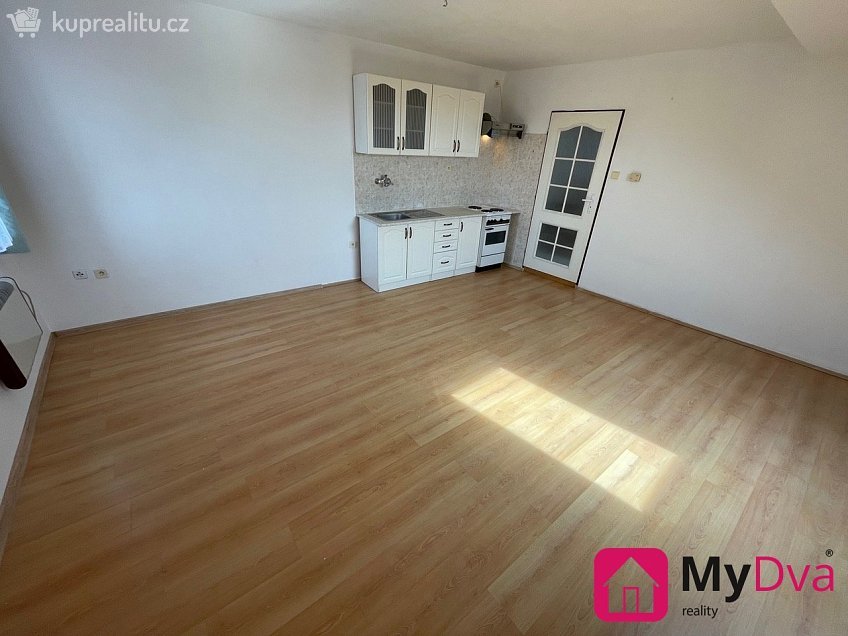 Pronájem bytu 1+kk 32 m^2 Masarykovo náměstí, Znojmo 