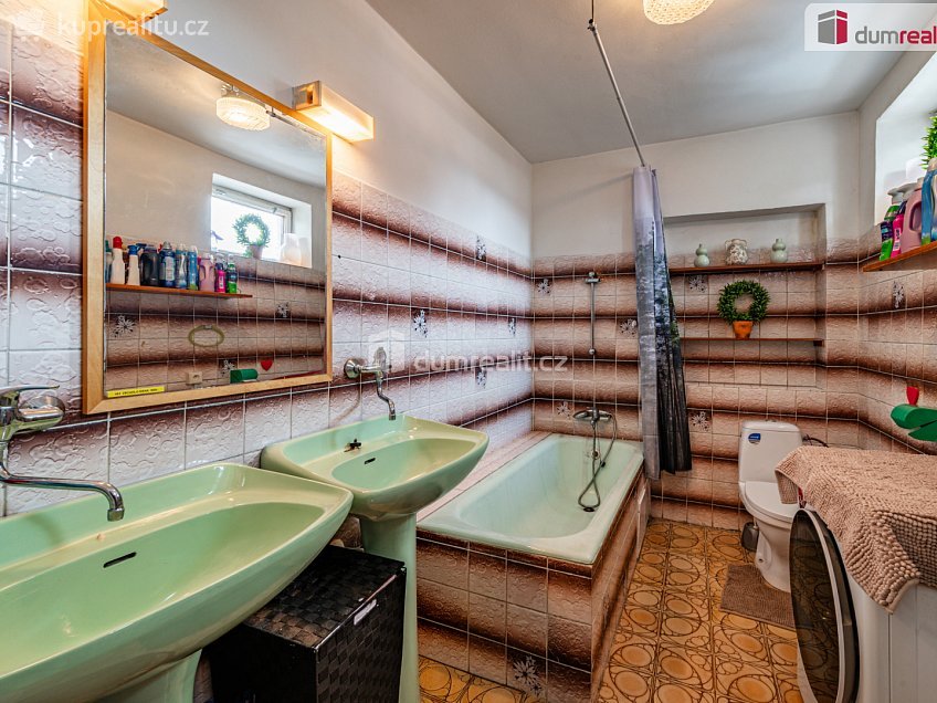 Prodej  rodinného domu 150 m^2 Javorová, Cheb 