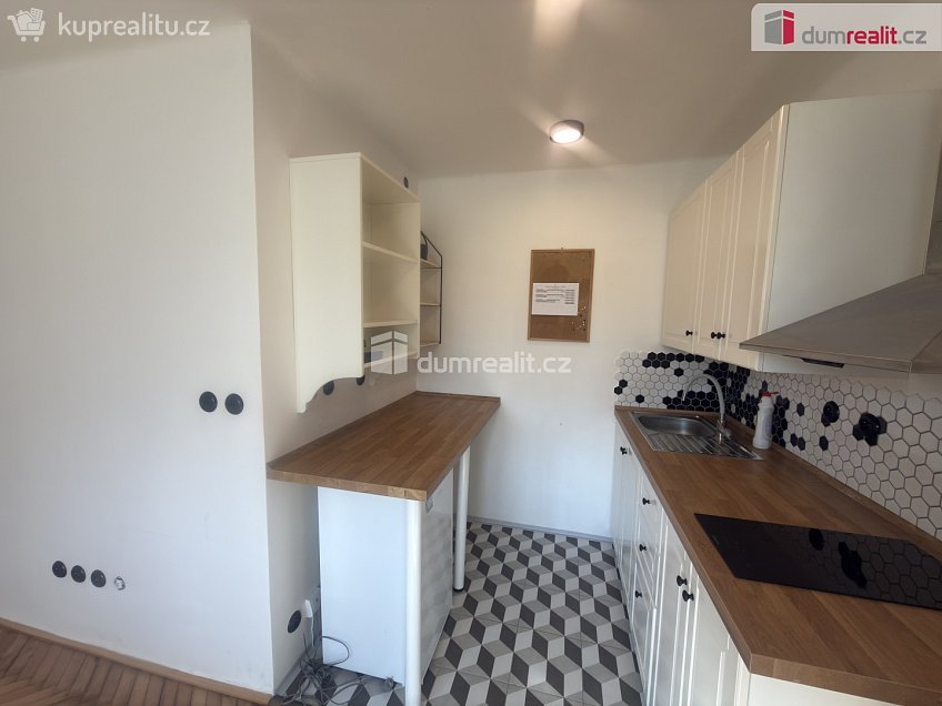 Pronájem bytu 2+kk 38 m^2 5. května, Povrly 