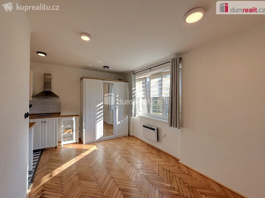 Pronájem bytu 2+kk 38 m^2 5. května, Povrly 