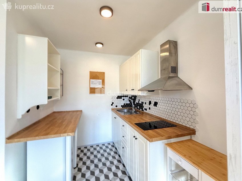 Pronájem bytu 2+kk 38 m^2 5. května, Povrly 