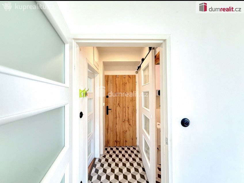 Pronájem bytu 2+kk 38 m^2 5. května, Povrly 