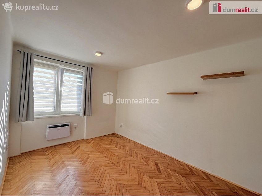 Pronájem bytu 2+kk 38 m^2 5. května, Povrly 