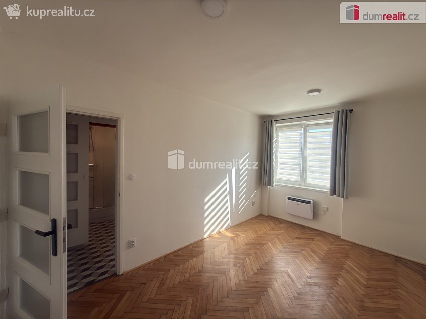 Pronájem bytu 2+kk 38 m^2 5. května, Povrly 