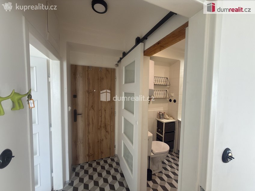 Pronájem bytu 2+kk 38 m^2 5. května, Povrly 