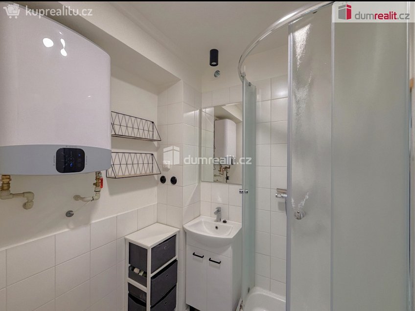 Pronájem bytu 2+kk 38 m^2 5. května, Povrly 