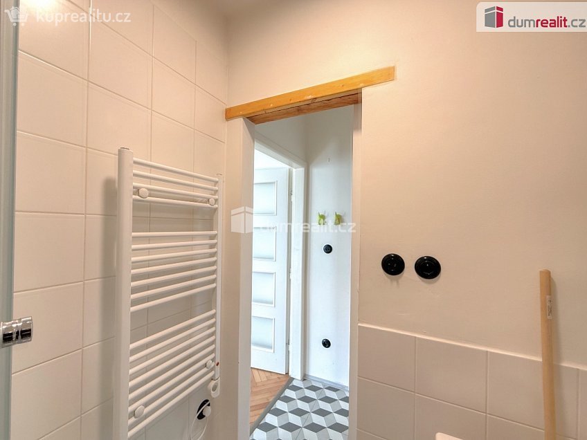 Pronájem bytu 2+kk 38 m^2 5. května, Povrly 