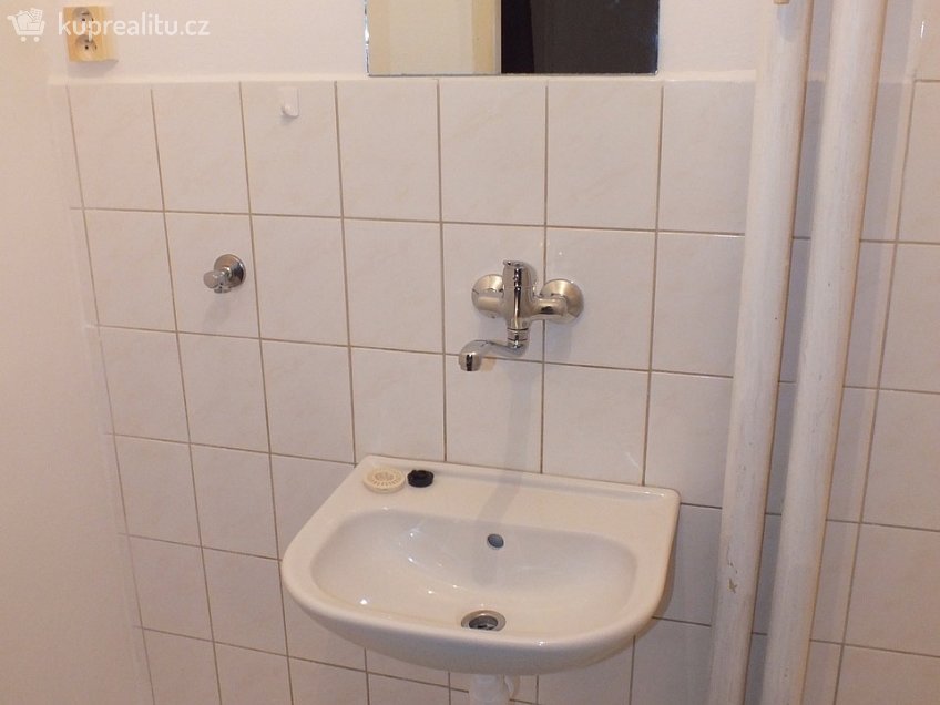 Pronájem bytu 1+kk 25 m^2 Pražská sídl., Znojmo 