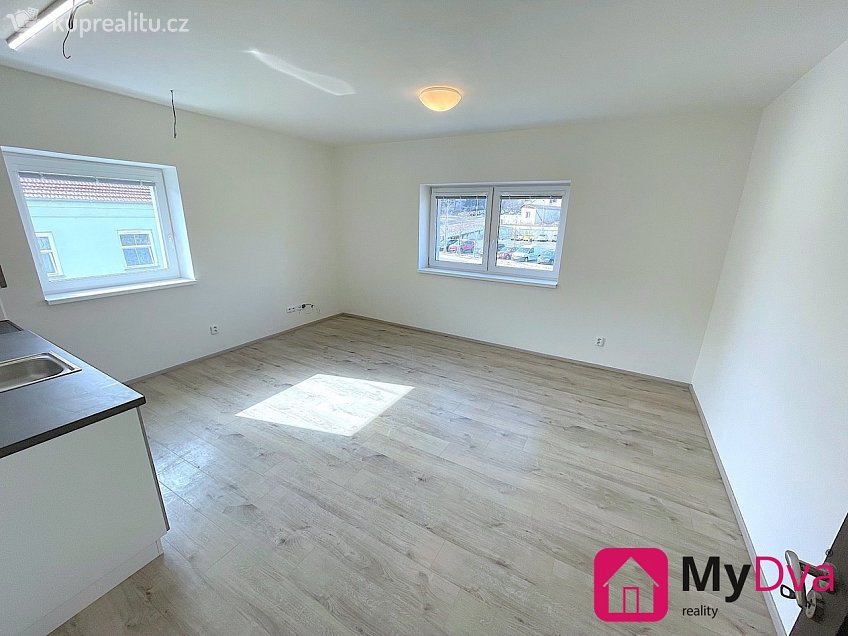 Pronájem bytu 1+kk 33 m^2 Vídeňská třída, Znojmo 