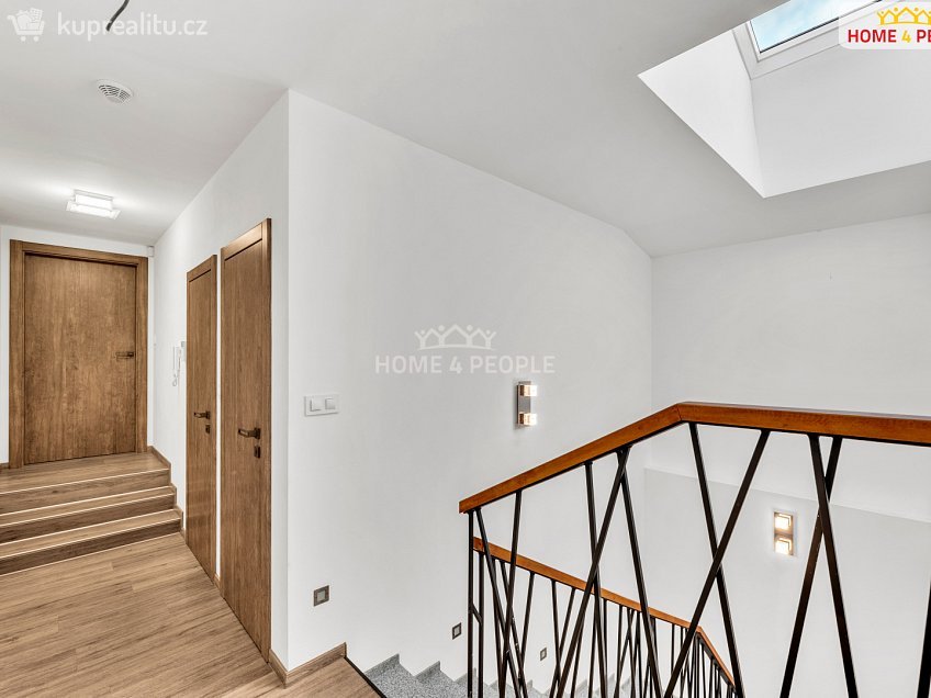 Prodej bytu 4+kk 125 m^2 Podzámecká, Praha-Koloděje 