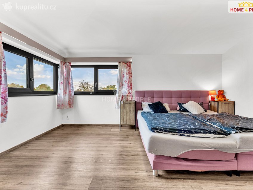 Prodej bytu 4+kk 125 m^2 Podzámecká, Praha-Koloděje 