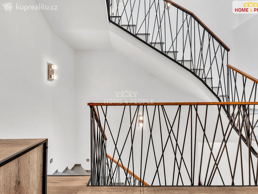 Prodej bytu 4+kk 125 m^2 Podzámecká, Praha-Koloděje 