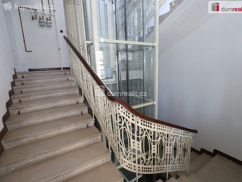 Prodej bytu 2+kk 65 m^2 Krále Jiřího, Karlovy Vary 