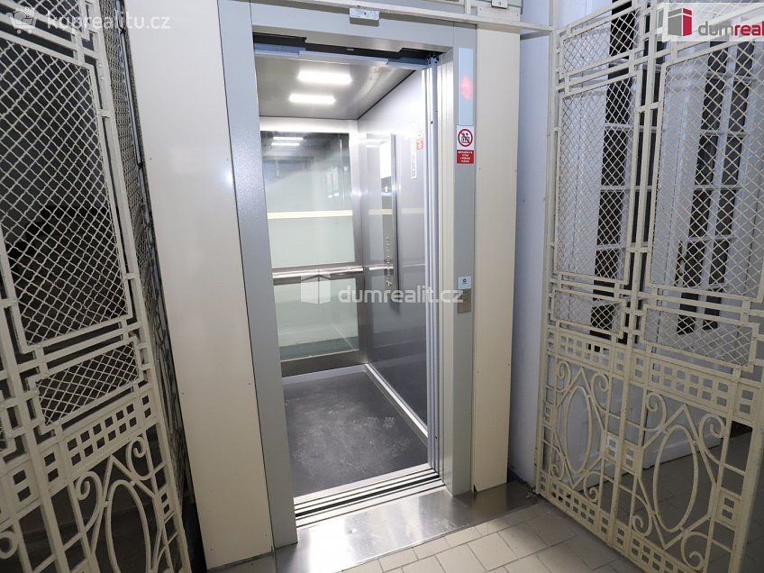 Prodej bytu 2+kk 65 m^2 Krále Jiřího, Karlovy Vary 