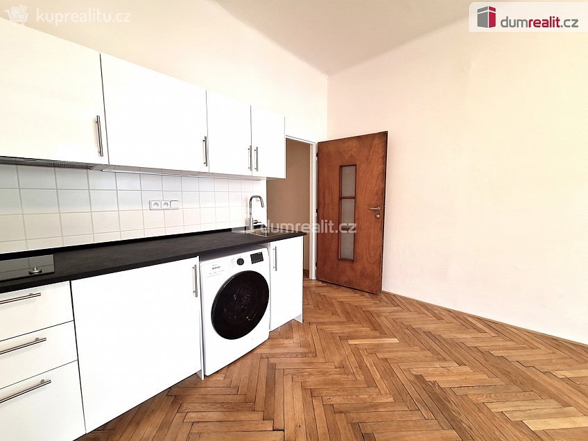 Pronájem bytu 1+kk 28 m^2 Jana Masaryka, Praha 2 