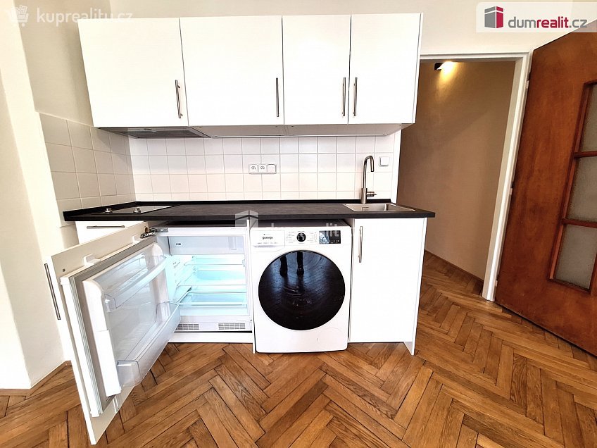 Pronájem bytu 1+kk 28 m^2 Jana Masaryka, Praha 2 