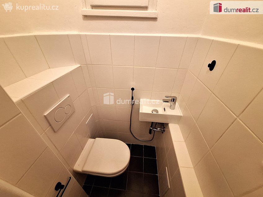 Pronájem bytu 1+kk 28 m^2 Jana Masaryka, Praha 2 