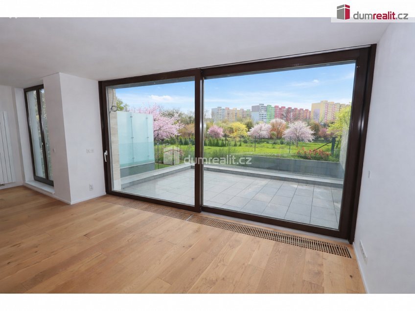 Prodej  rodinného domu 286 m^2 V Hrobech, Praha-Libuš 