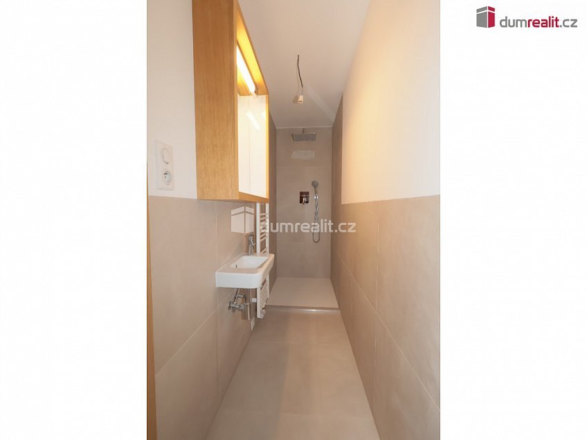 Prodej  rodinného domu 286 m^2 V Hrobech, Praha-Libuš 